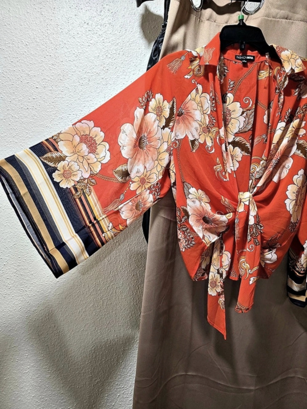 Fashion Nova Floral Tie-Front Blouse in Orange & Blue Size Medium - Picture 4 of 6